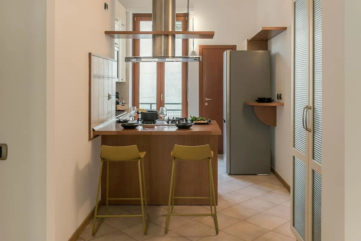 Exclusive Design Apartment - Duomo - Free Parking Μιλάνο