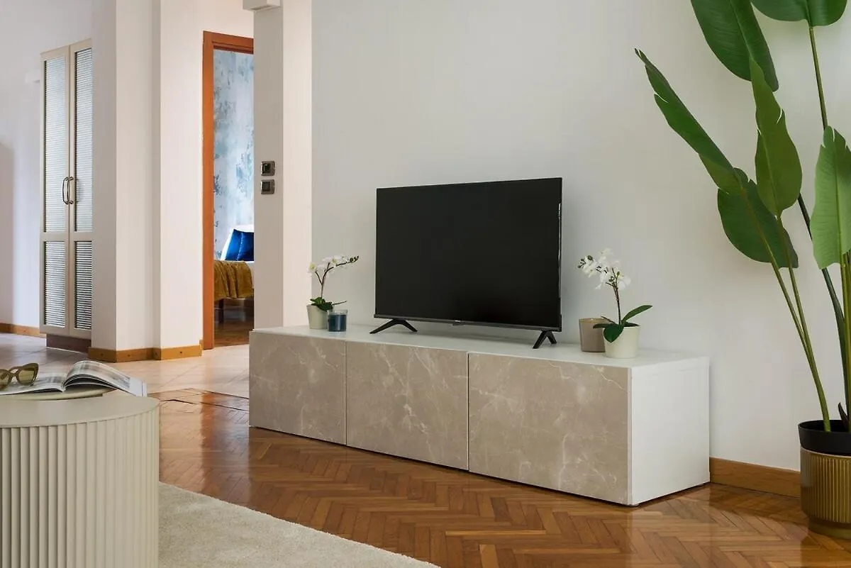 Exclusive Design Apartment - Duomo - Free Parking Milano