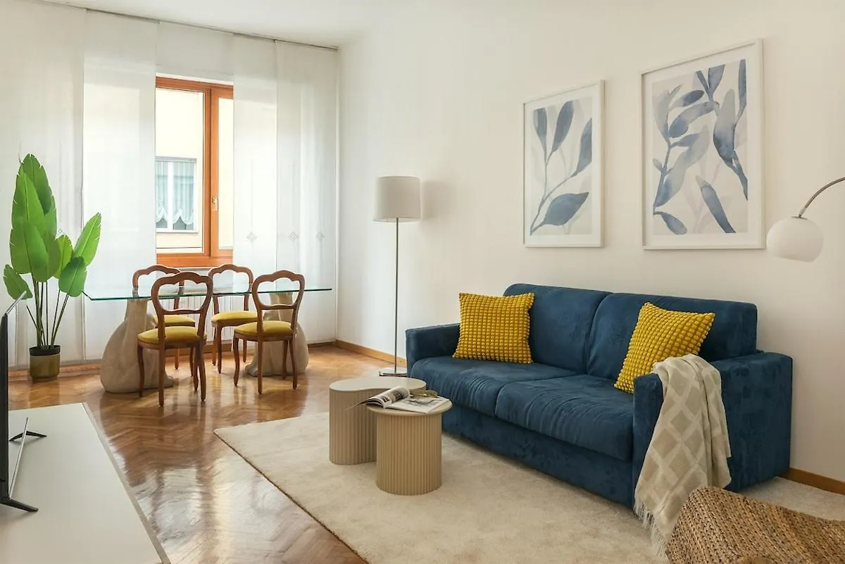 Exclusive Design Apartment - Duomo - Free Parking Milano